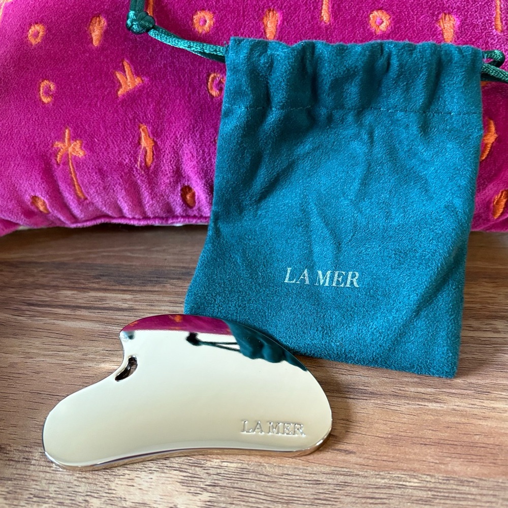 ✨ **La Mer Stainless Steel Gua Sha Tool** ✨